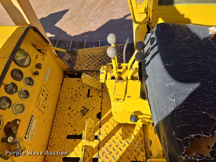 image for item DT7051 1970 Case 1150 dozer