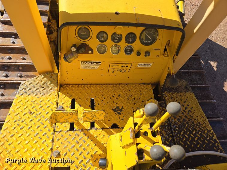 image for item DT7051 1970 Case 1150 dozer