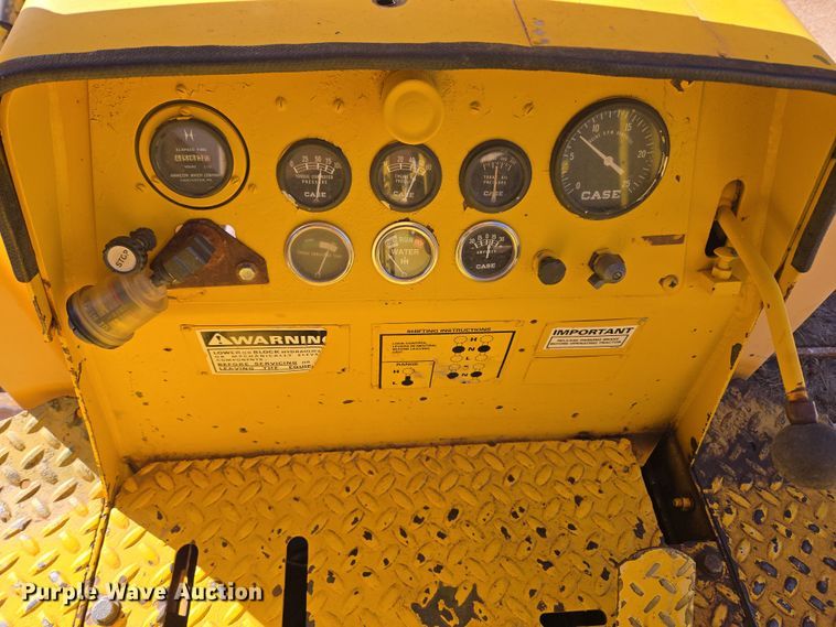 image for item DT7051 1970 Case 1150 dozer