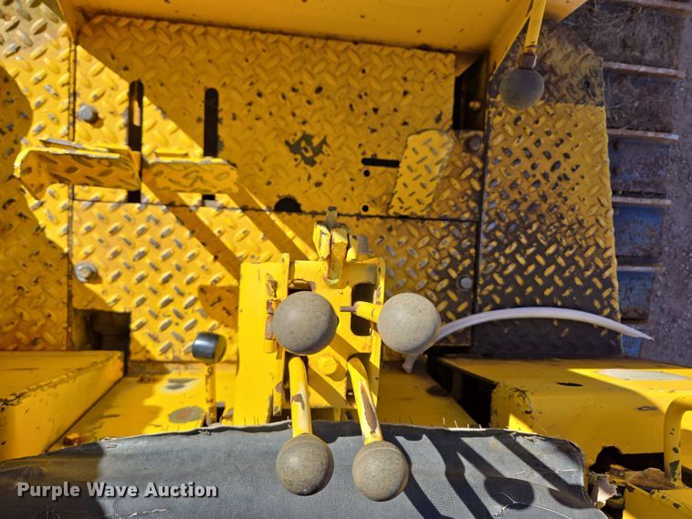 image for item DT7051 1970 Case 1150 dozer