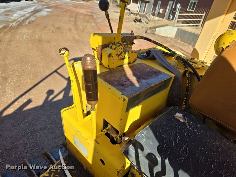 image for item DT7051 1970 Case 1150 dozer