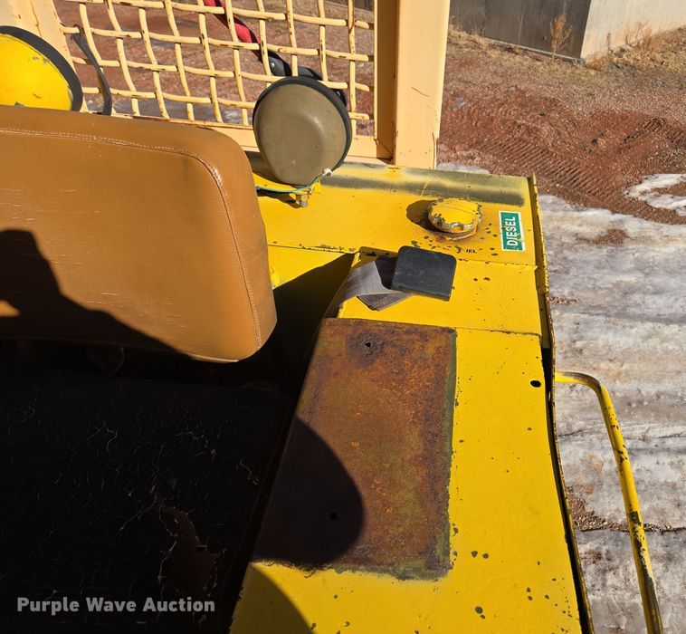 image for item DT7051 1970 Case 1150 dozer