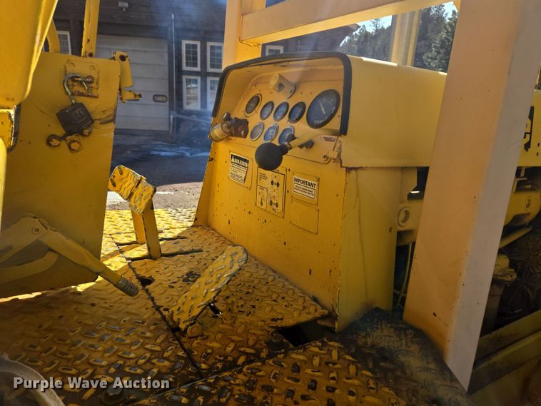 image for item DT7051 1970 Case 1150 dozer