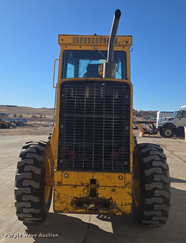 image for item DT7052 1981 John Deere 444C wheel loader