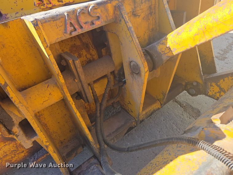 image for item DT7052 1981 John Deere 444C wheel loader