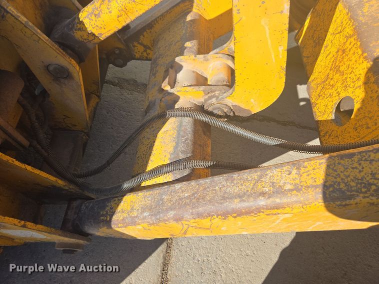 image for item DT7052 1981 John Deere 444C wheel loader