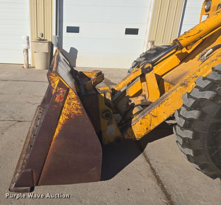 image for item DT7052 1981 John Deere 444C wheel loader