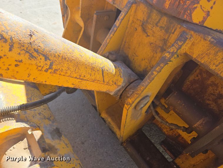 image for item DT7052 1981 John Deere 444C wheel loader