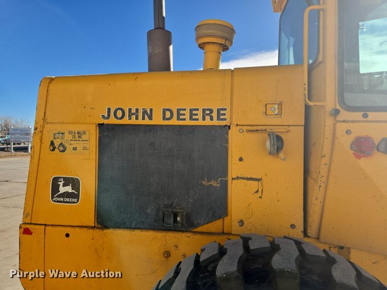 image for item DT7052 1981 John Deere 444C wheel loader