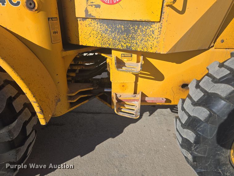 image for item DT7052 1981 John Deere 444C wheel loader