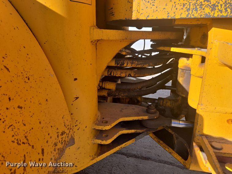 image for item DT7052 1981 John Deere 444C wheel loader