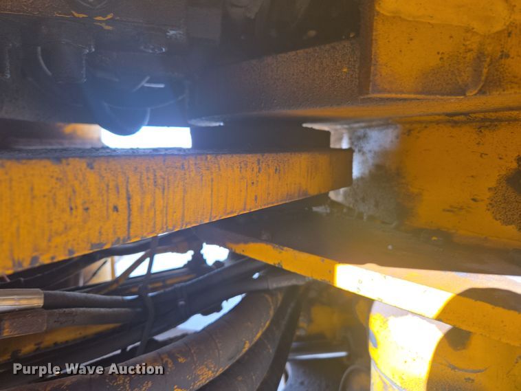 image for item DT7052 1981 John Deere 444C wheel loader