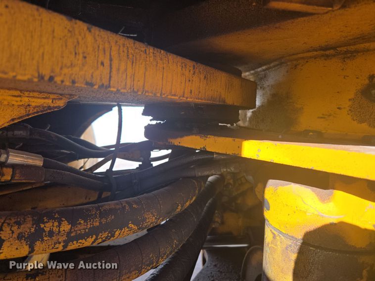 image for item DT7052 1981 John Deere 444C wheel loader