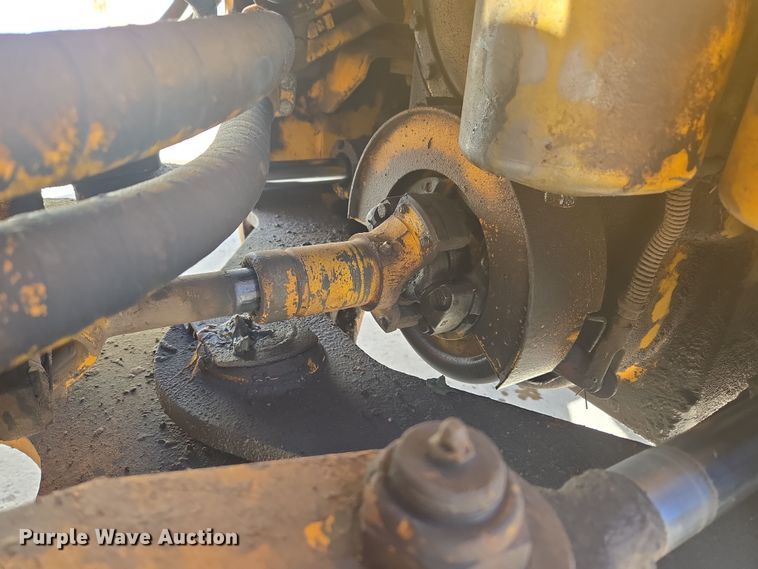 image for item DT7052 1981 John Deere 444C wheel loader