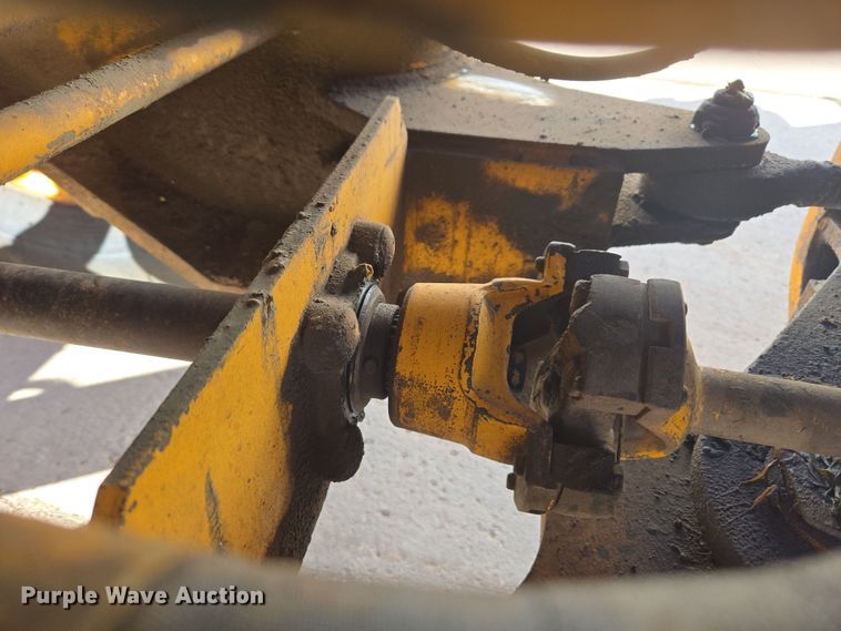 image for item DT7052 1981 John Deere 444C wheel loader