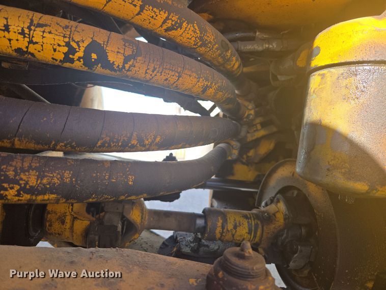 image for item DT7052 1981 John Deere 444C wheel loader