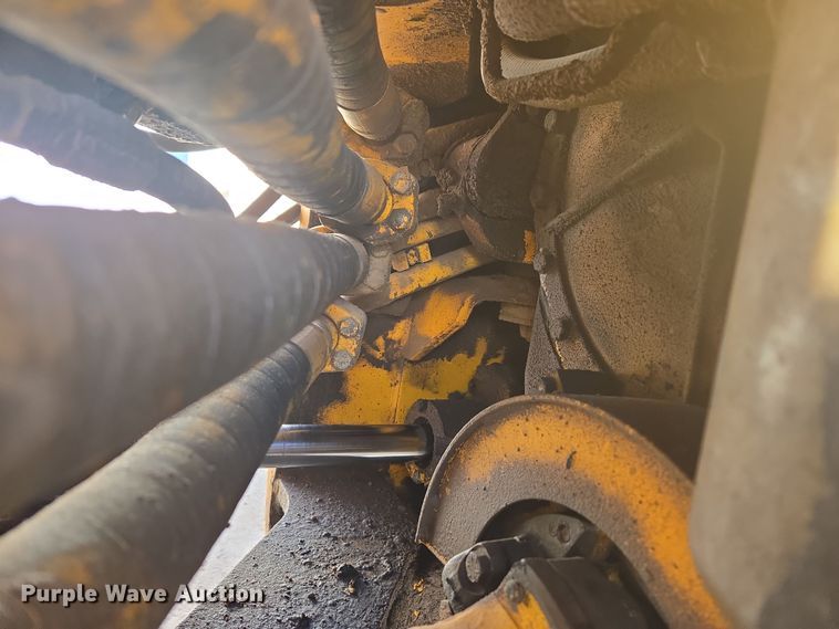 image for item DT7052 1981 John Deere 444C wheel loader