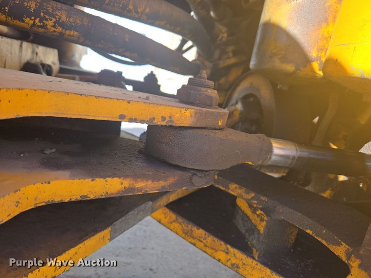 image for item DT7052 1981 John Deere 444C wheel loader