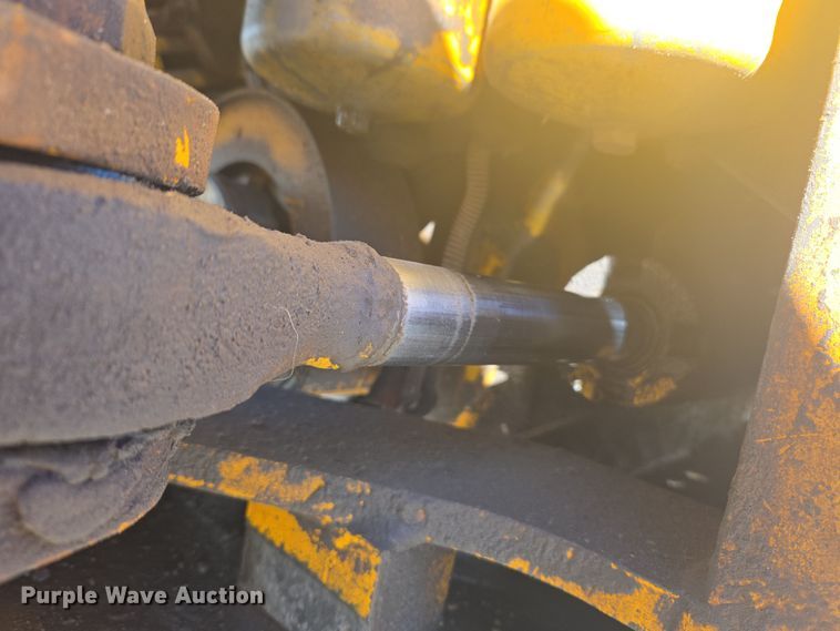 image for item DT7052 1981 John Deere 444C wheel loader