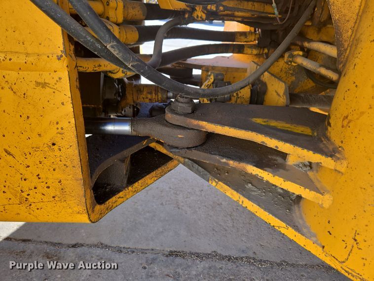 image for item DT7052 1981 John Deere 444C wheel loader