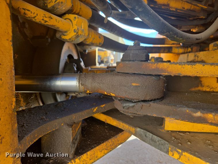 image for item DT7052 1981 John Deere 444C wheel loader