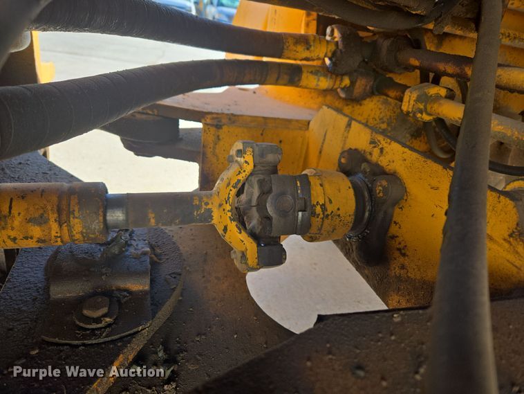 image for item DT7052 1981 John Deere 444C wheel loader