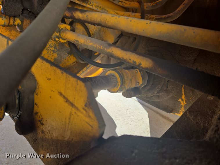 image for item DT7052 1981 John Deere 444C wheel loader