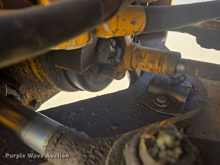 image for item DT7052 1981 John Deere 444C wheel loader