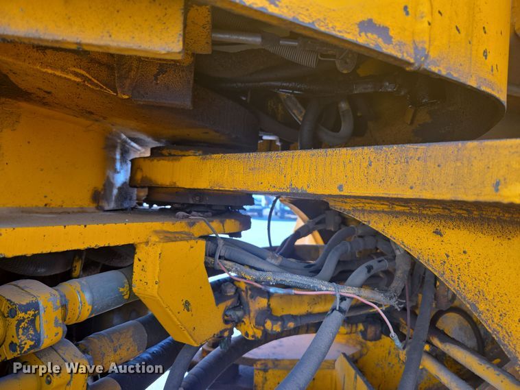 image for item DT7052 1981 John Deere 444C wheel loader