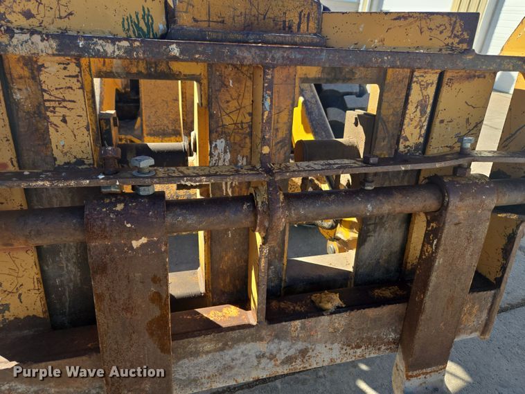 image for item DT7052 1981 John Deere 444C wheel loader