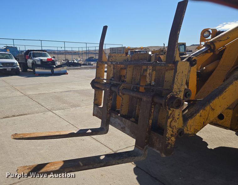 image for item DT7052 1981 John Deere 444C wheel loader