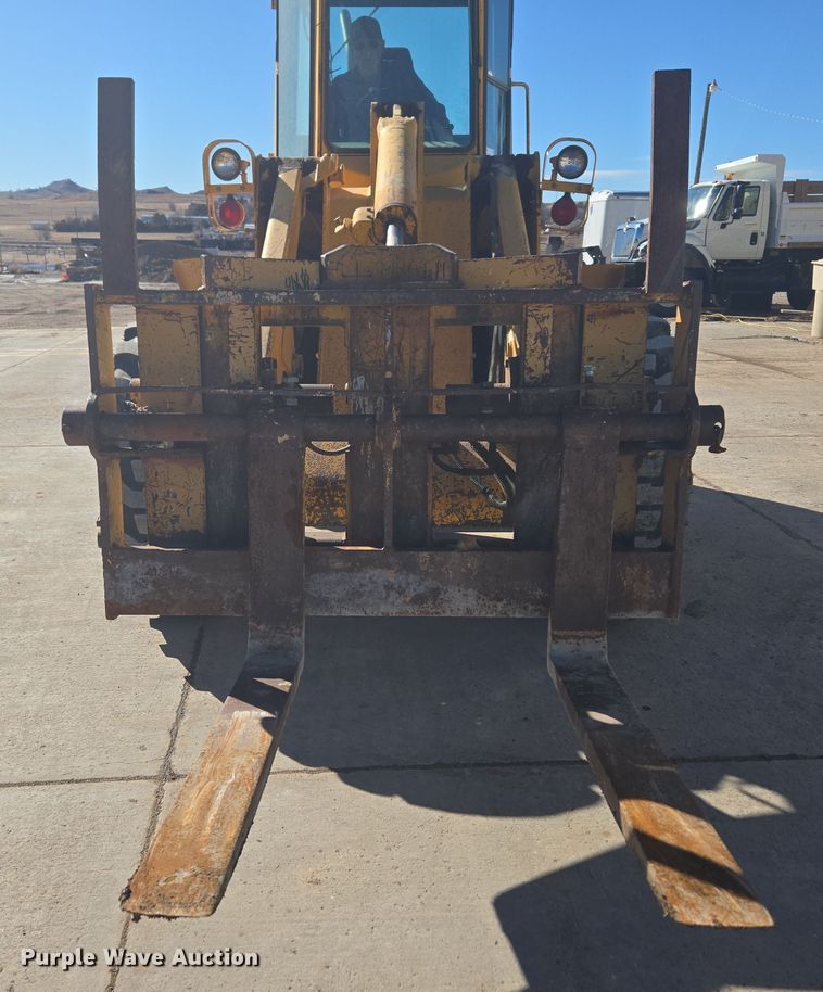 image for item DT7052 1981 John Deere 444C wheel loader