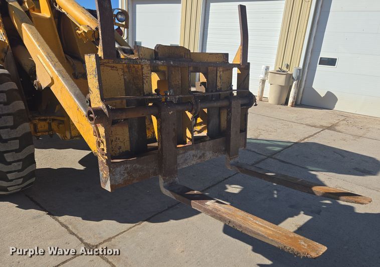 image for item DT7052 1981 John Deere 444C wheel loader