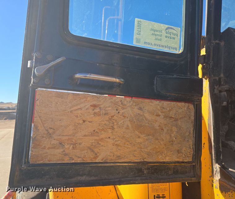 image for item DT7052 1981 John Deere 444C wheel loader