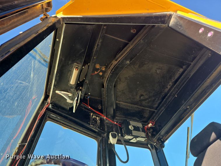 image for item DT7052 1981 John Deere 444C wheel loader