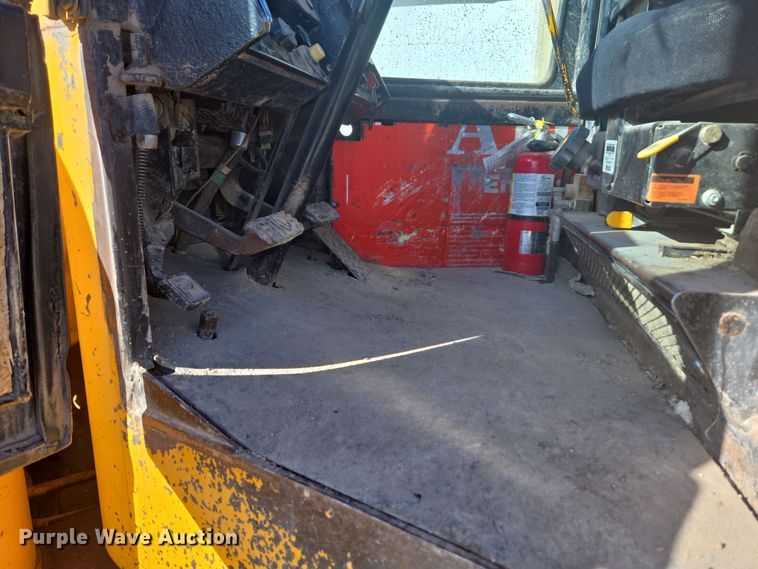 image for item DT7052 1981 John Deere 444C wheel loader