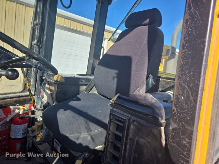 image for item DT7052 1981 John Deere 444C wheel loader