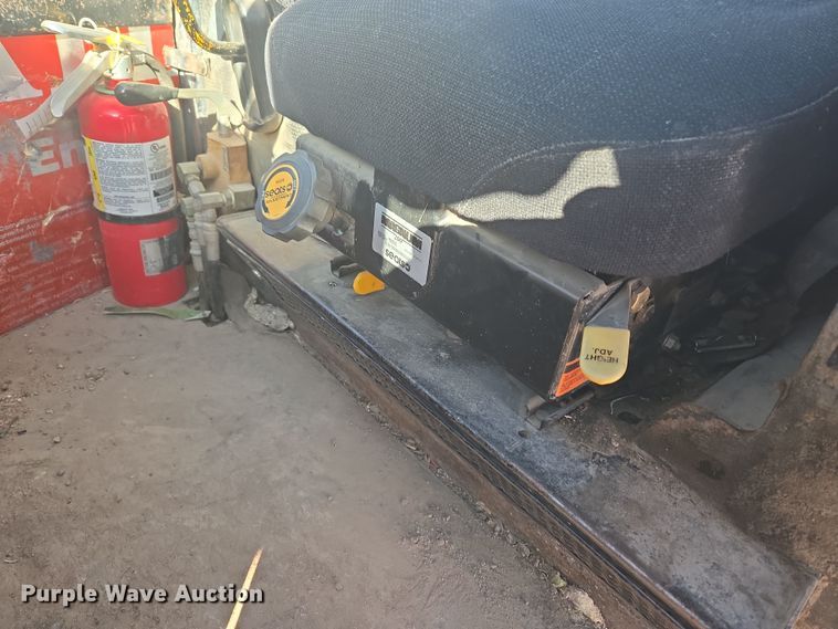 image for item DT7052 1981 John Deere 444C wheel loader