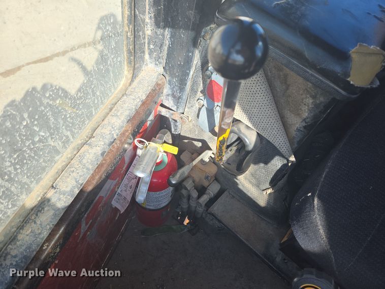 image for item DT7052 1981 John Deere 444C wheel loader