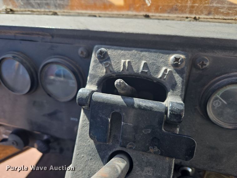 image for item DT7052 1981 John Deere 444C wheel loader