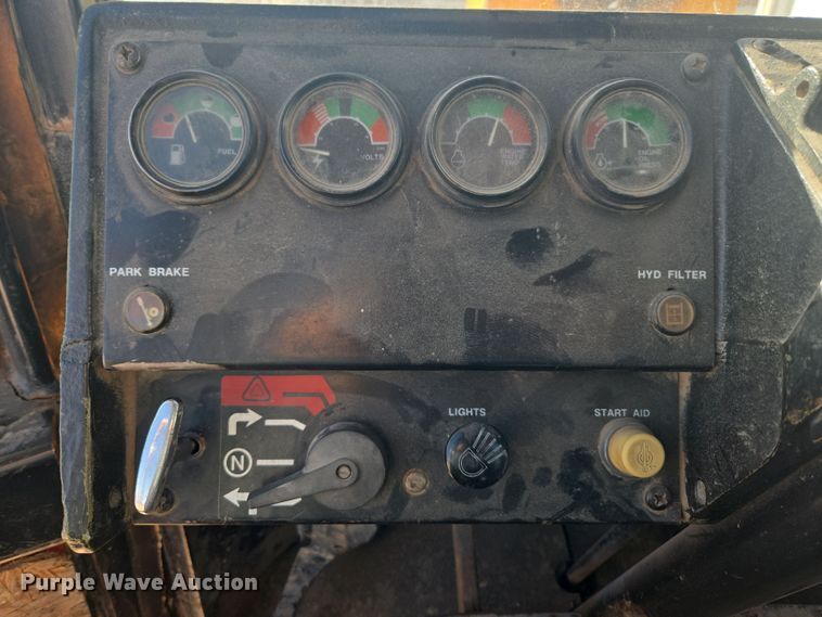 image for item DT7052 1981 John Deere 444C wheel loader