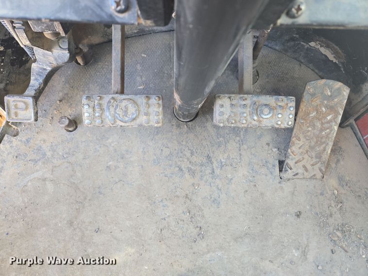 image for item DT7052 1981 John Deere 444C wheel loader