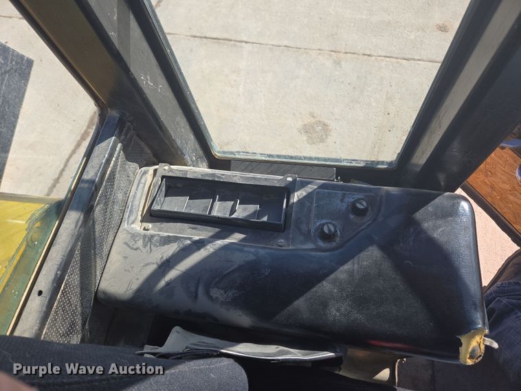 image for item DT7052 1981 John Deere 444C wheel loader