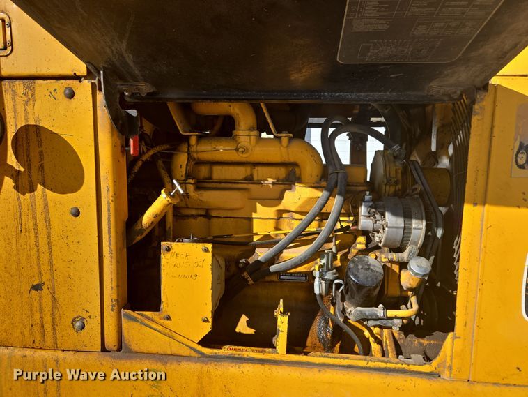 image for item DT7052 1981 John Deere 444C wheel loader