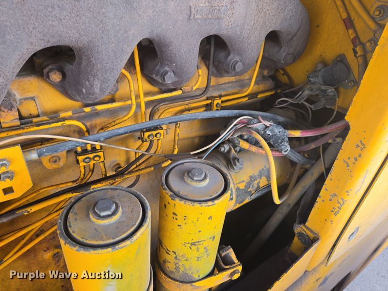 image for item DT7052 1981 John Deere 444C wheel loader