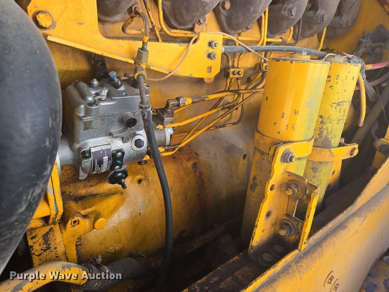 image for item DT7052 1981 John Deere 444C wheel loader