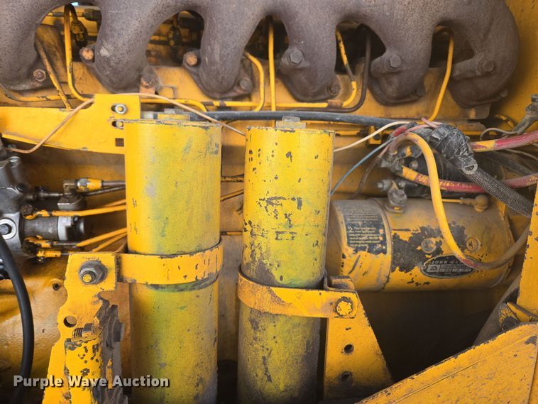 image for item DT7052 1981 John Deere 444C wheel loader