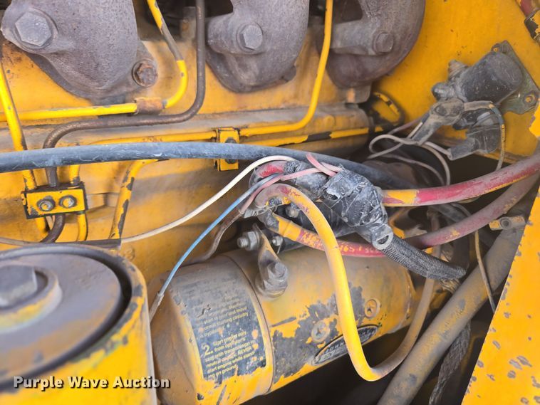 image for item DT7052 1981 John Deere 444C wheel loader