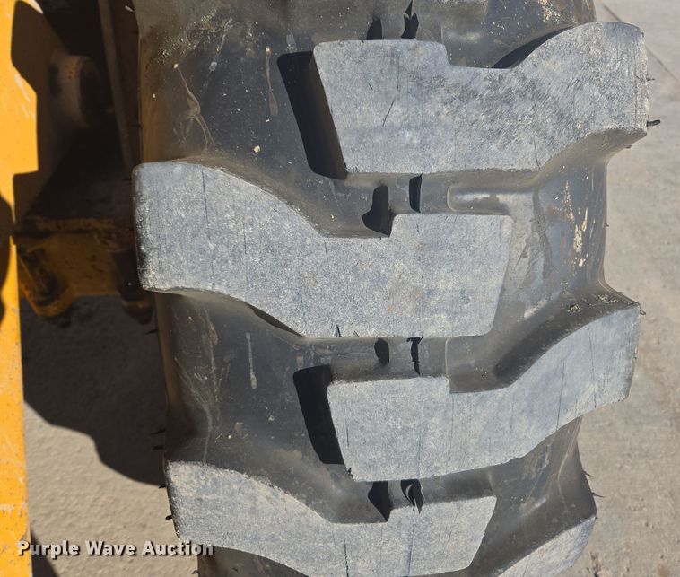 image for item DT7052 1981 John Deere 444C wheel loader