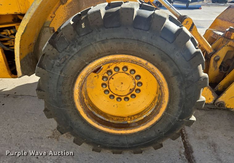 image for item DT7052 1981 John Deere 444C wheel loader